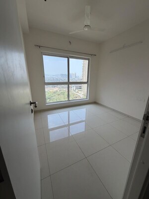 Room in 2 BHK Apartment at Godrej Green Vistas, Mahalunge – for Rent