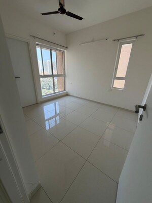 Room in 2 BHK Apartment at Godrej Green Vistas, Mahalunge – for Rent