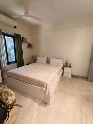 Bedroom in 1 BHK Apartment at Khar West – for Rent