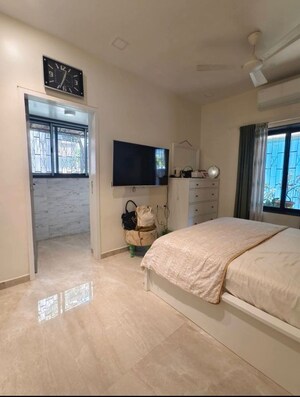 Bedroom in 1 BHK Apartment at Khar West – for Rent