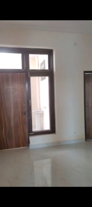 Room in 2 BHK Independent House at Xu Iii Greater Noida – for Rent