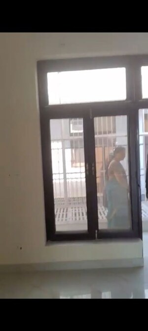 Room in 2 BHK Independent House at Xu Iii Greater Noida – for Rent