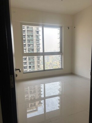 Room in 3 BHK Apartment at Kalpataru Immensa B, Kolshet Road – for Rent