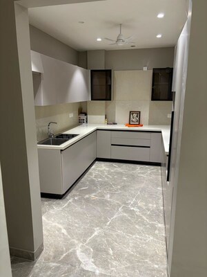 Kitchen in 3 BHK Builder Floor at Dlf Phase ii – for Rent