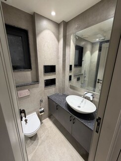 3 BHK + Pooja Room,Servant Room Builder Floor For Rent in DLF Phase II