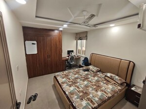 Bedroom in 5 BHK Apartment at Mansarovar – for Sale