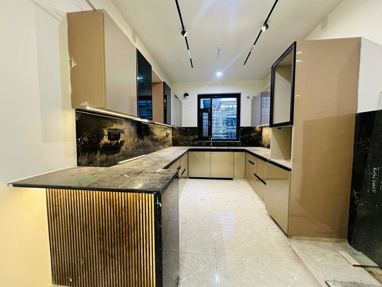 Kitchen, bptp-district 3 Bedroom 180 Sq.Yd. Builder Floor In Sector 81 Faridabad 10174906