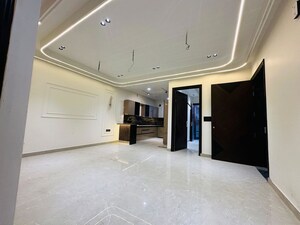 Room in 3 BHK Builder Floor at BPTP District, Sector 81 – for Rent