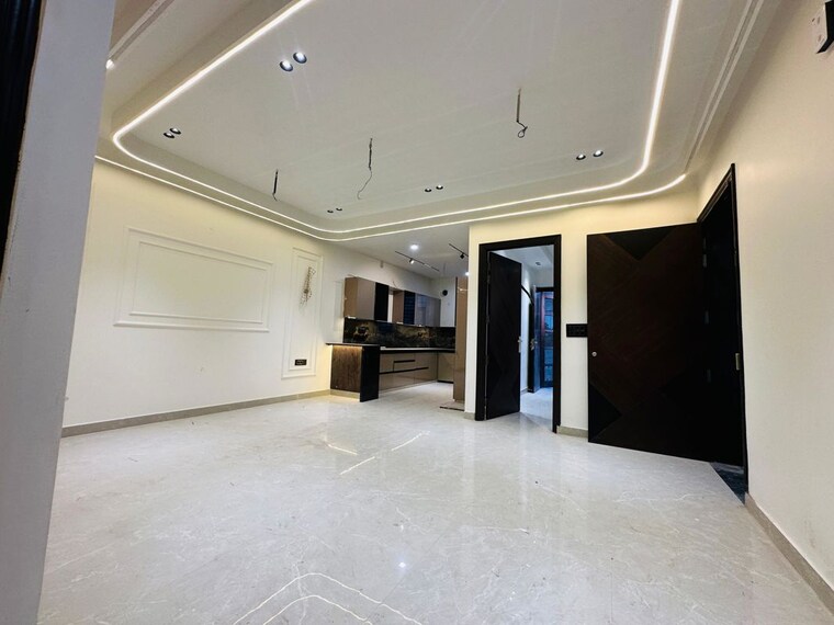 Room, bptp-district 3 Bedroom 180 Sq.Yd. Builder Floor In Sector 81 Faridabad 10174906