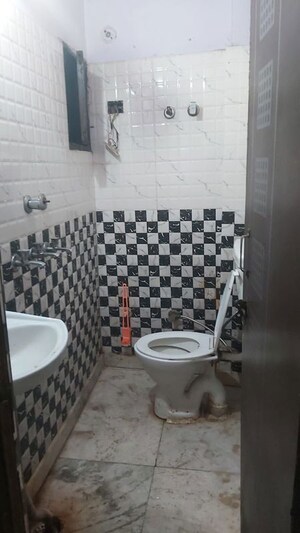 Bathroom in 1 RK Builder Floor at Mayur Vihar – for Rent
