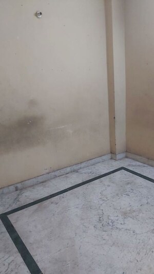 Room in 1 RK Builder Floor at Mayur Vihar – for Rent