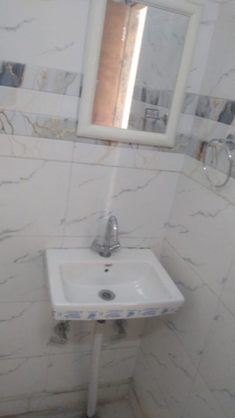 Bathroom, govindpuri 2 Bedroom 550 Sq.Yd. Independent House In Govindpuri Delhi 10130659