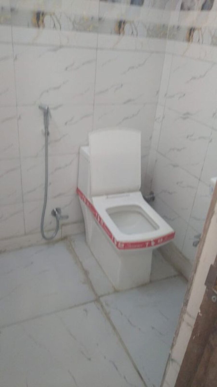 Bathroom, govindpuri 2 Bedroom 550 Sq.Yd. Independent House In Govindpuri Delhi 10130659