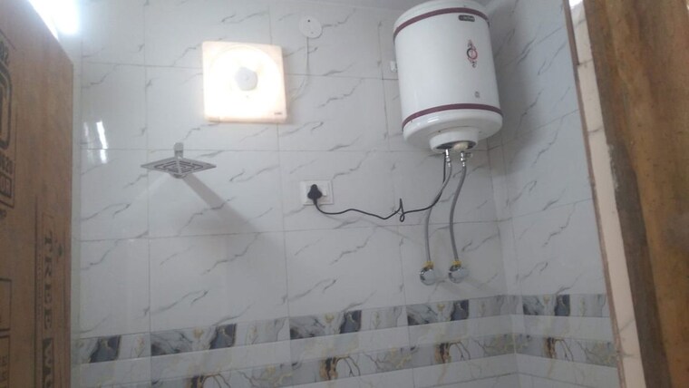 Bathroom, govindpuri 2 Bedroom 550 Sq.Yd. Independent House In Govindpuri Delhi 10130659