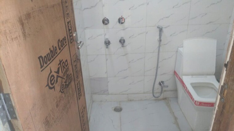 Bathroom, govindpuri 2 Bedroom 550 Sq.Yd. Independent House In Govindpuri Delhi 10130659