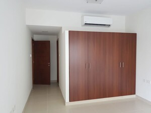 Room in 3 BHK Apartment at Dheeraj Gaurav Heights, Jogeshwari West – for Rent