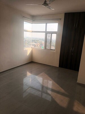Room in 3 BHK Apartment at Omaxe New Heights, Sector 78 – for Sale