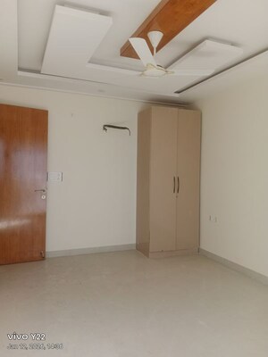 Room in 4 BHK Builder Floor at Sharma Homes 1, Sector 37 – for Rent