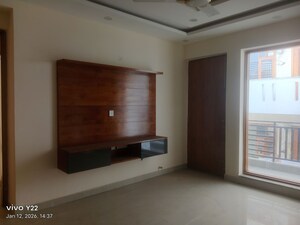 Room in 4 BHK Builder Floor at Sharma Homes 1, Sector 37 – for Rent