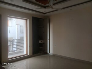 Room in 4 BHK Builder Floor at Sharma Homes 1, Sector 37 – for Rent