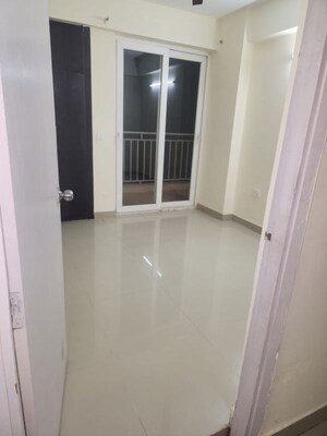 Room in 3 BHK Apartment at Nirala Estate II, Tech Zone 4 Greater Noida – for Rent
