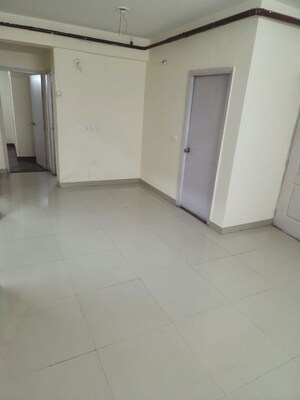 Room in 3 BHK Apartment at Nirala Estate II, Tech Zone 4 Greater Noida – for Rent