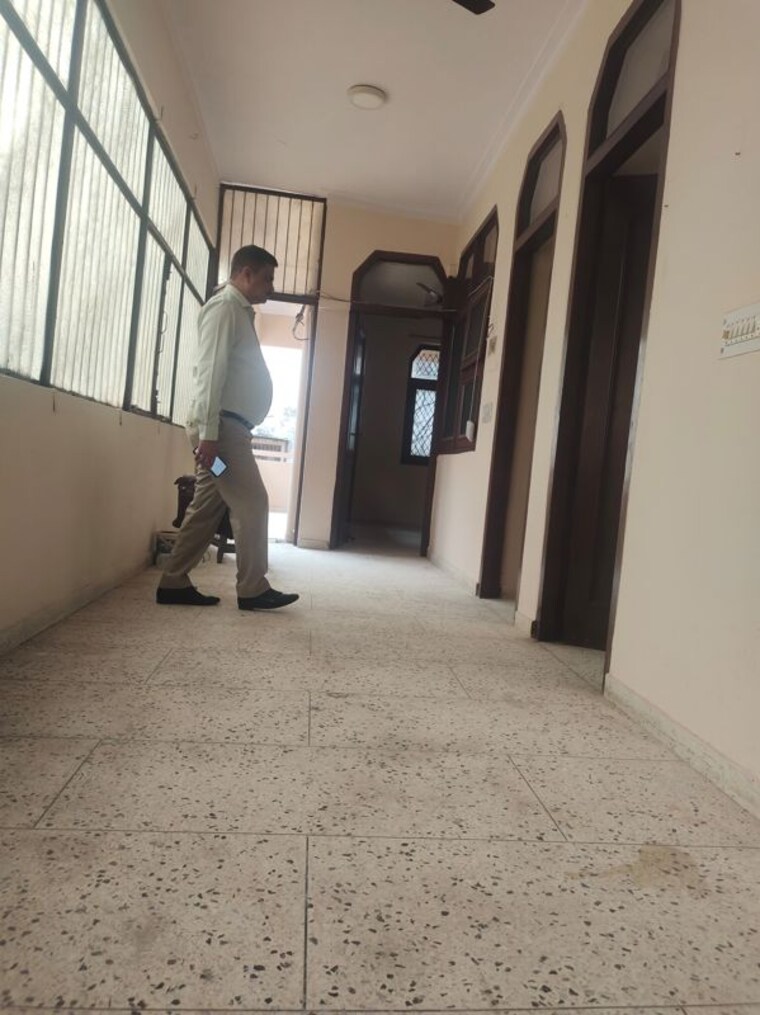  Parking, east of kailash 2 Bedroom 1600 Sq.Ft. Builder Floor In East Of Kailash Delhi 10174990