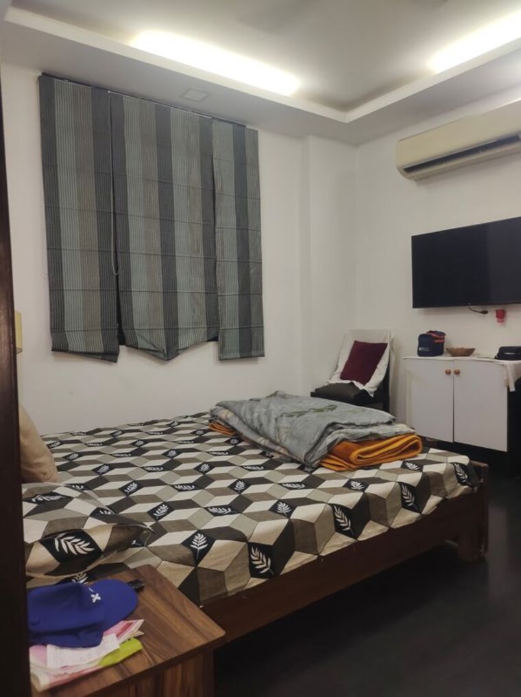 Bedroom, east of kailash 2 Bedroom 1350 Sq.Ft. Builder Floor In East Of Kailash Delhi 10174993