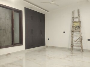 Room in 4 BHK Builder Floor at Kailash Colony – for Sale