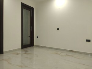 Room in 4 BHK Builder Floor at Kailash Colony – for Sale