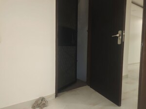 Room in 4 BHK Builder Floor at Kailash Colony – for Sale
