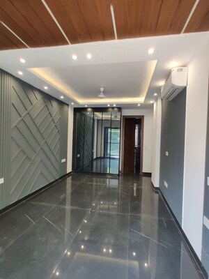 Building Lobby in 4 BHK Builder Floor at Ansal Sushant Lok I, Sector 43 – for Sale