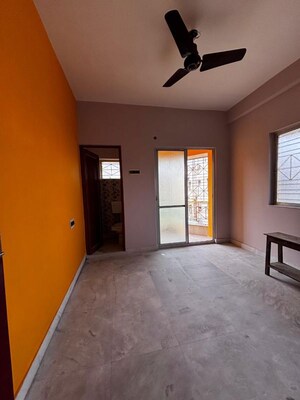 Room in 3 BHK Apartment at Kundan Plaza, Chinar Park – for Rent