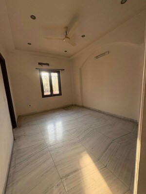 Room in 3.5 BHK Independent House at Greenwoods Society, Omega Iv Greater Noida – for Rent