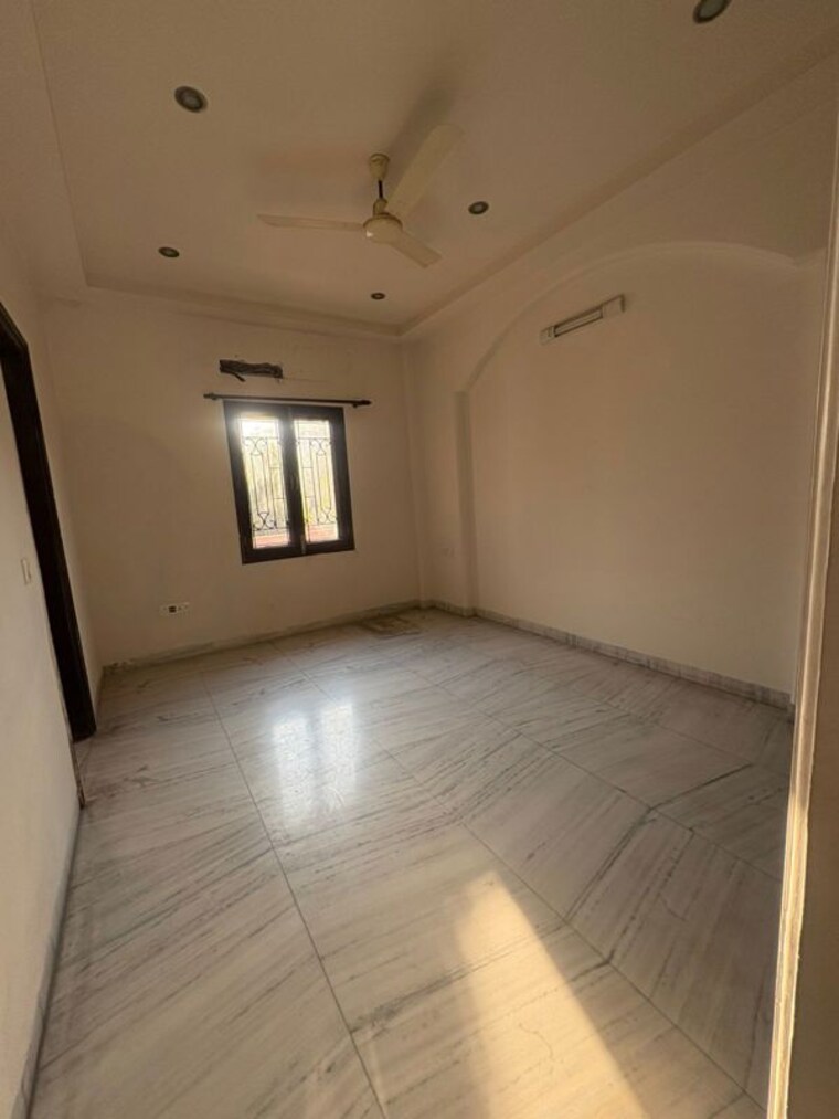 Room, greenwoods-society 3.5 Bedroom 500 Sq.Yd. Independent House In Omega Iv Greater Noida Greater Noida 10175097