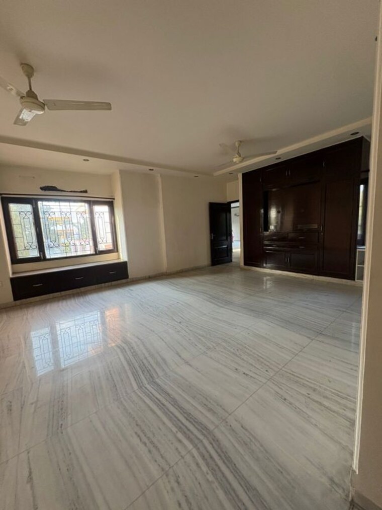 Room, greenwoods-society 3.5 Bedroom 500 Sq.Yd. Independent House In Omega Iv Greater Noida Greater Noida 10175097