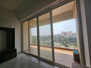 Room in 3 BHK Apartment at Shreesha Devki CHS, Kothrud – for Rent