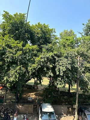 2 BHK Builder Floor – Garden View at Lajpat Nagar ii - for Rent