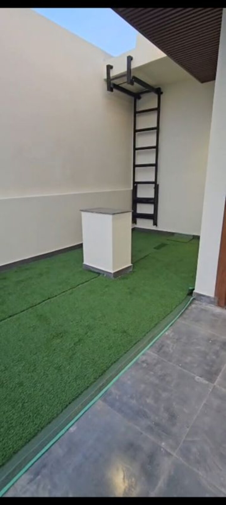 Terrace, sector 1 wave city 5 Bedroom 125 Sq.Yd. Villa In Sector 1 Wave City Ghaziabad 10175045