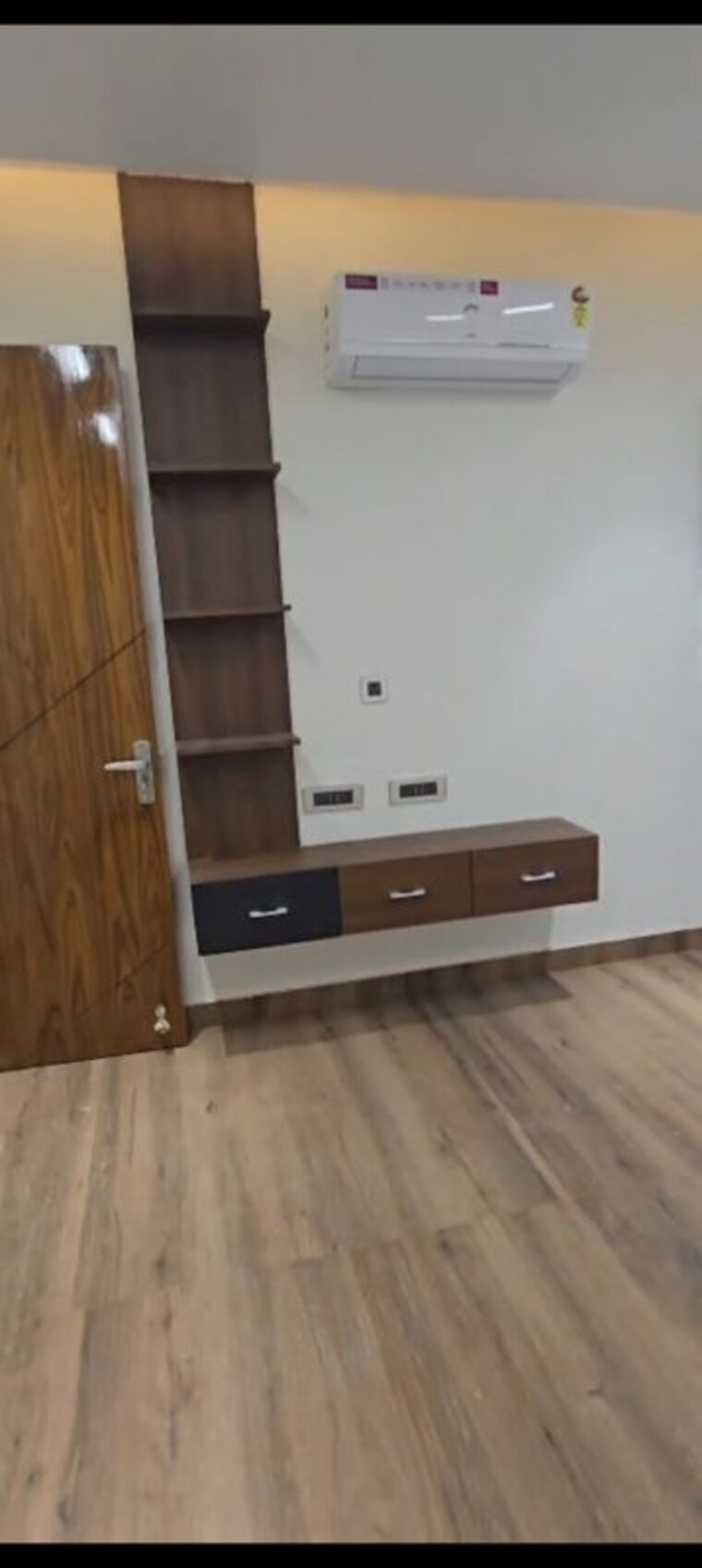 Bedroom, sector 1 wave city 5 Bedroom 125 Sq.Yd. Villa In Sector 1 Wave City Ghaziabad 10175045