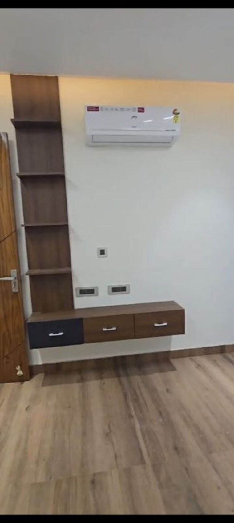 Bedroom, sector 1 wave city 5 Bedroom 125 Sq.Yd. Villa In Sector 1 Wave City Ghaziabad 10175045