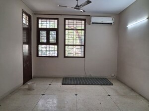 Room in 2.5 BHK Builder Floor at Sector 50 – for Rent