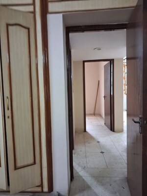 Building Lobby in 2.5 BHK Builder Floor at Sector 50 – for Rent