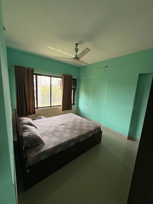 Bedroom in 2 BHK Apartment at Jeevan Sapna Apartment, Andheri West – for Rent