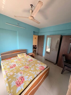 Bedroom in 2 BHK Apartment at Jeevan Sapna Apartment, Andheri West – for Rent