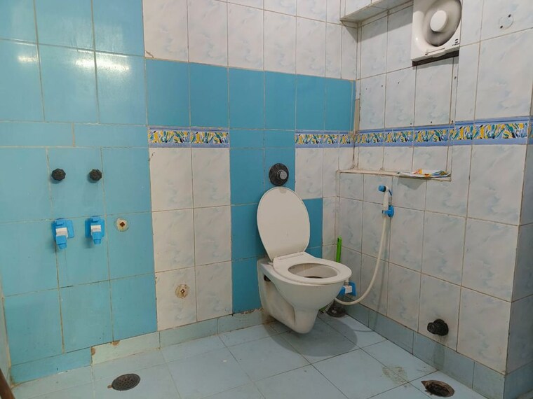 Bathroom, rwa-apartments-sector-41 2 Bedroom 1000 Sq.Ft. Independent House In Sector 41 Noida 10175146