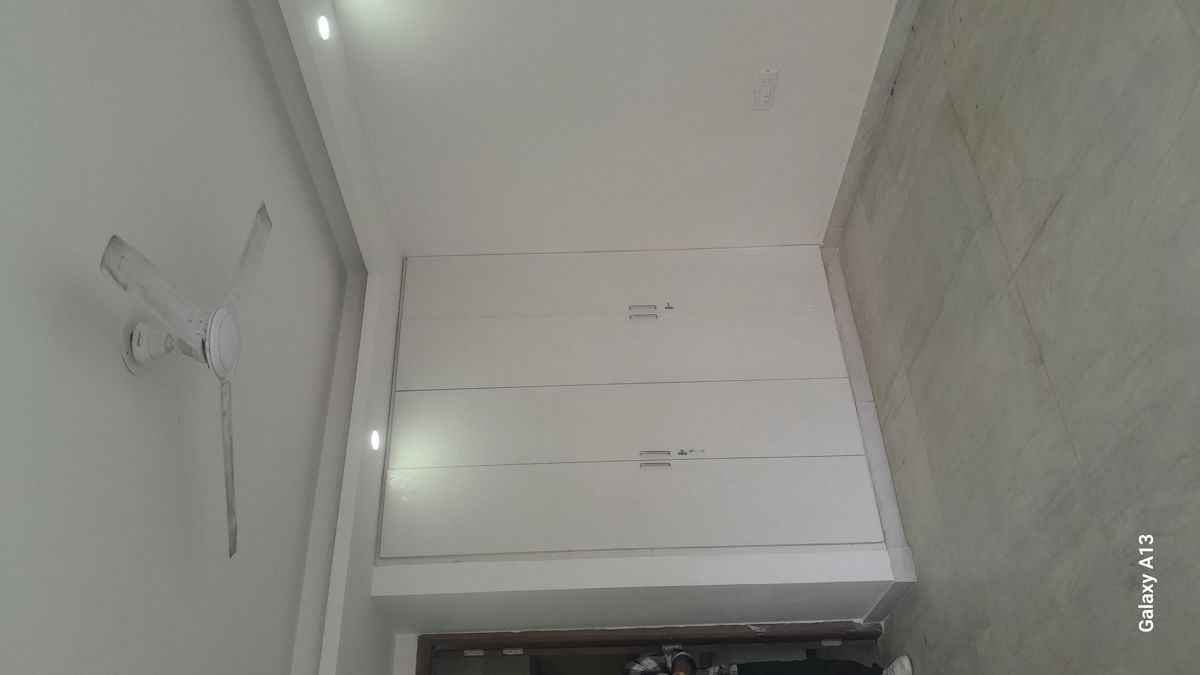 4 BHK + Pooja Room,Servant Room Builder Floor For Rent in Unitech South City II