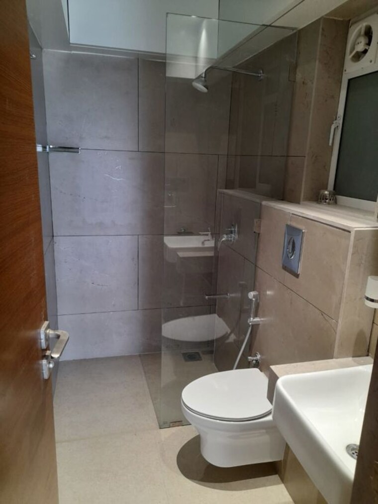 Bathroom, kabra-diamante 3 Bedroom 975 Sq.Ft. Independent House In Goregaon West Mumbai 6768814
