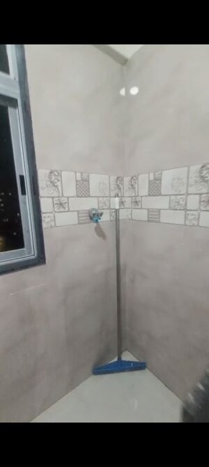 Room in 2 BHK Apartment at Vakola – for Rent