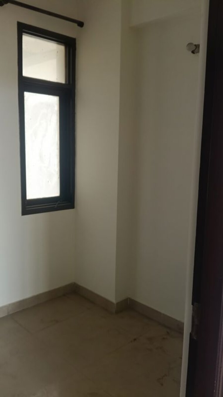 Room, sector 39 3 Bedroom 2550 Sq.Ft. Apartment In Sector 39 Gurgaon 10175186